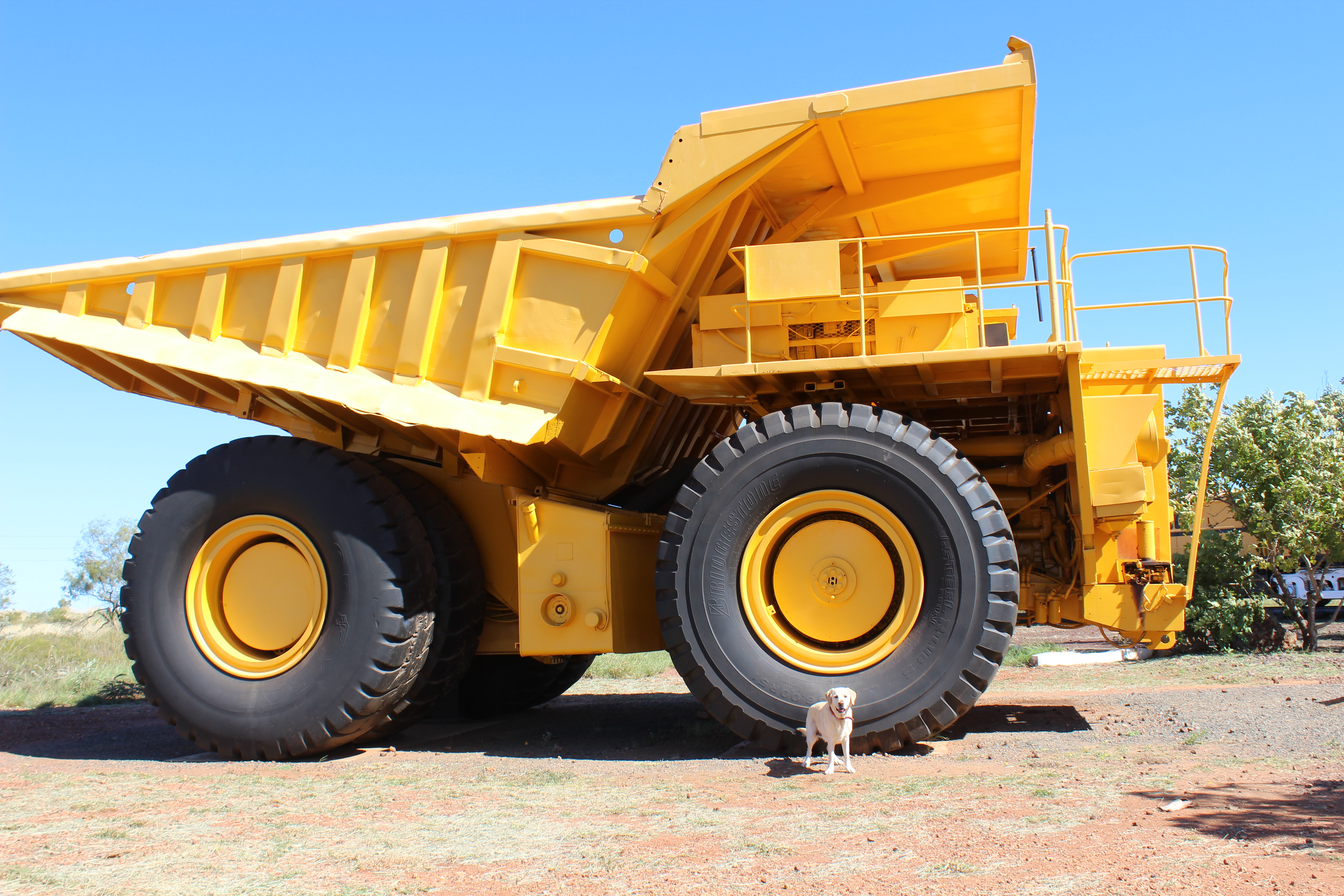 Gallery Photos of "Big Dumper Truck In A Pit" .
